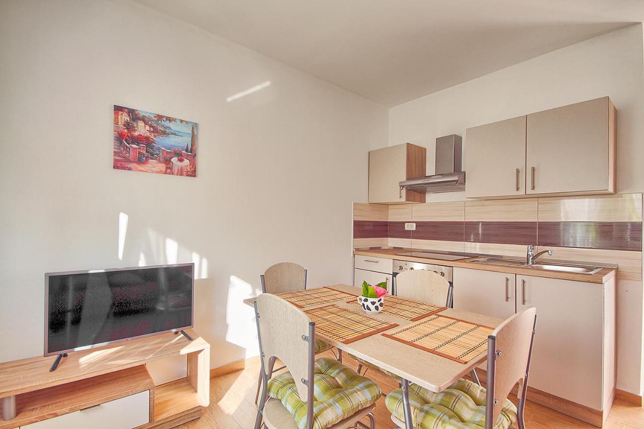 Apartman Mishel 2 ฟาชานา ภายนอก รูปภาพ